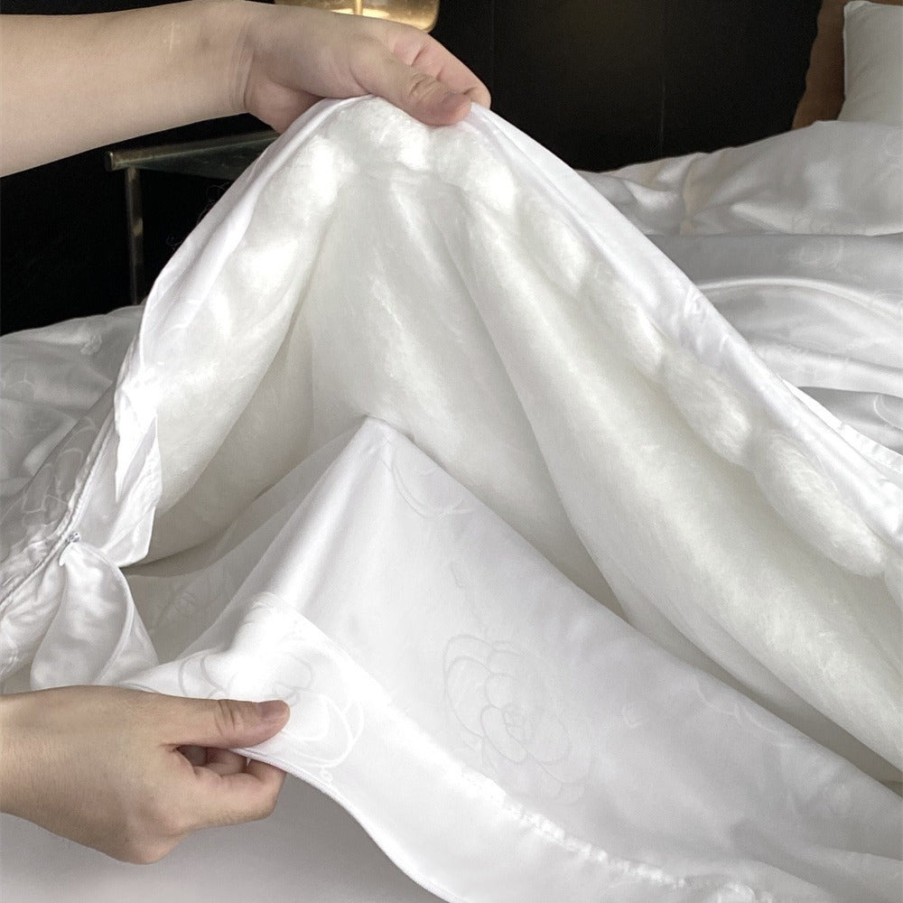 Lightweight Quilted Microfiber Blanket with Jacquard Texture and Breathable Filling