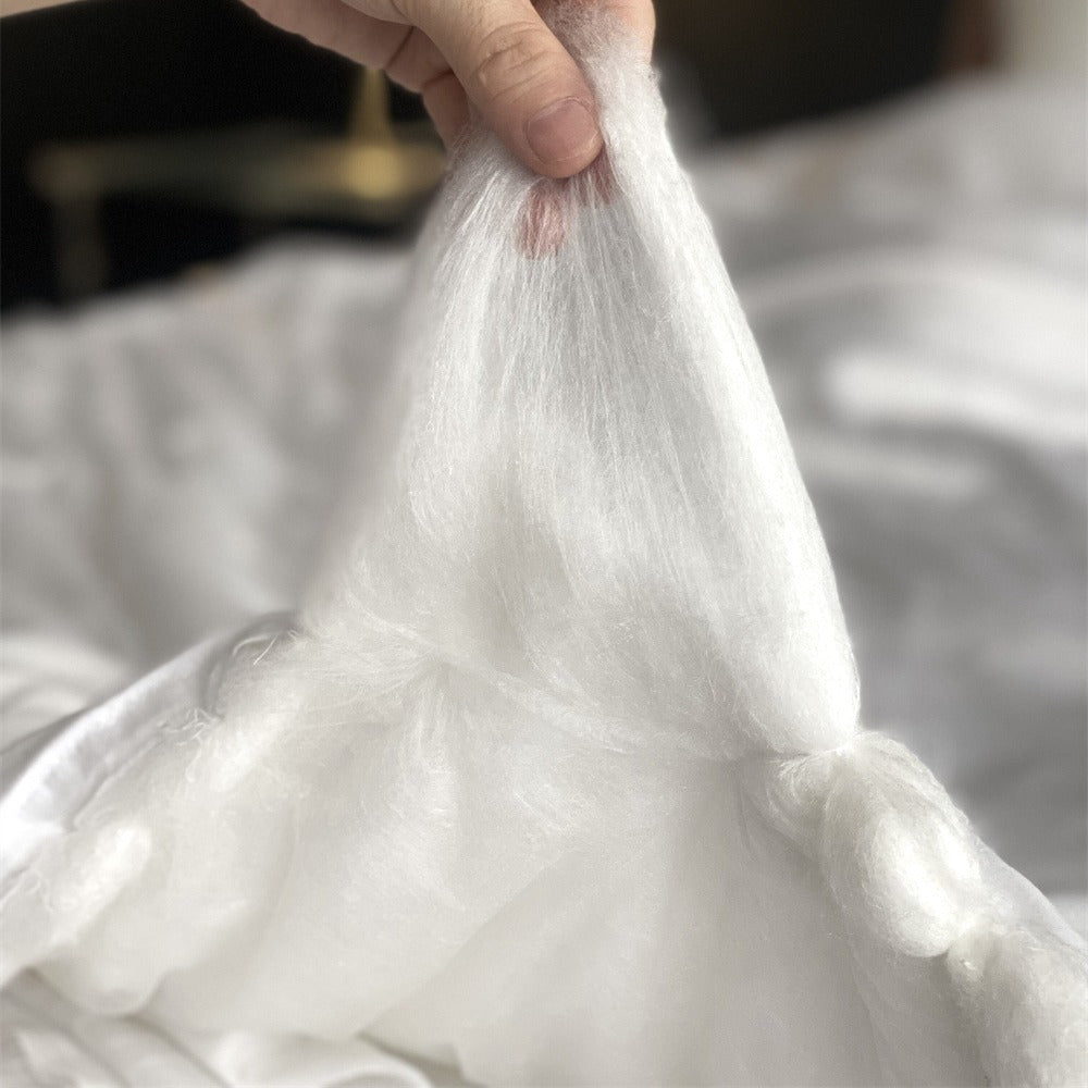 Lightweight Quilted Microfiber Blanket with Jacquard Texture and Breathable Filling
